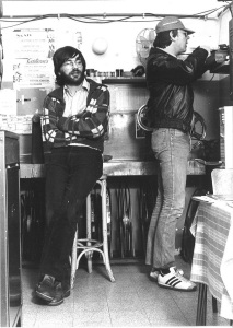 Michel Apers (links) en Michel Vandeghinste in de projectecabine van de Monty (maart 1979)